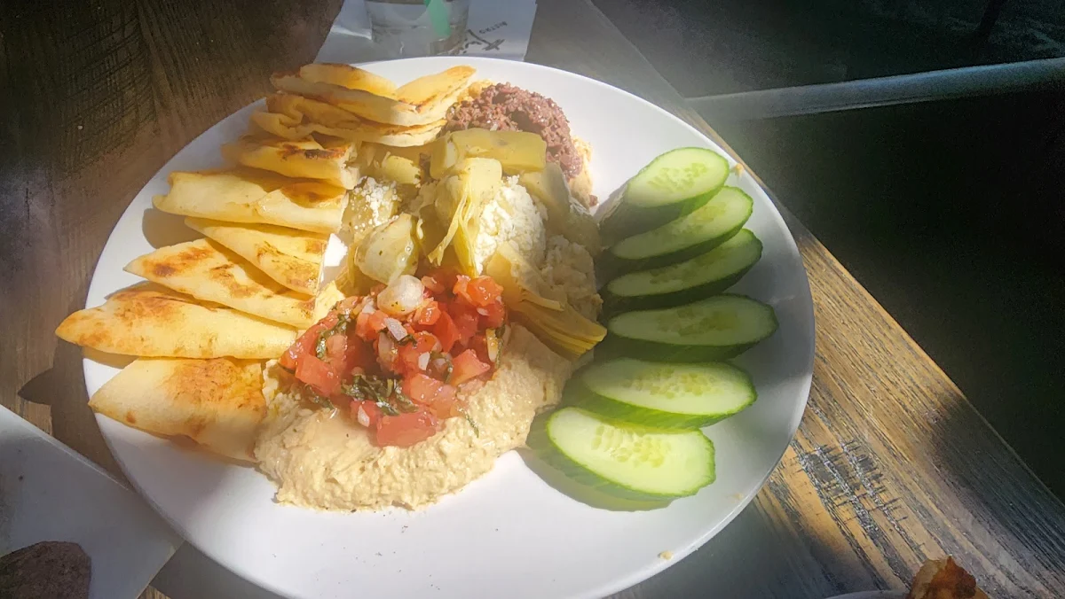 Twigs Hummus Plate