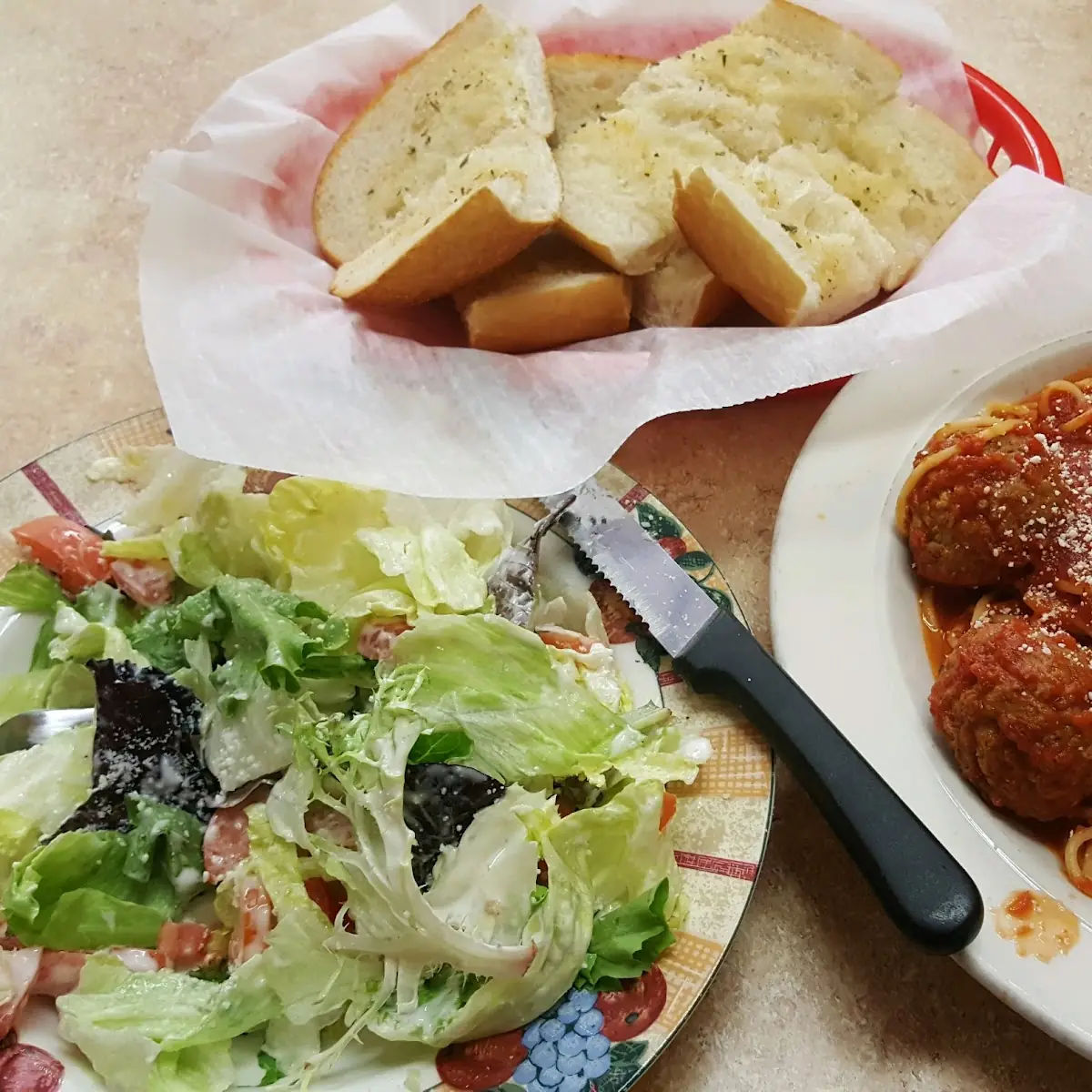 Side Salad with Garlic Bread