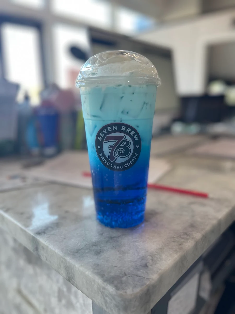 7 Fizz with Cream and Blue Raspberry Syrup