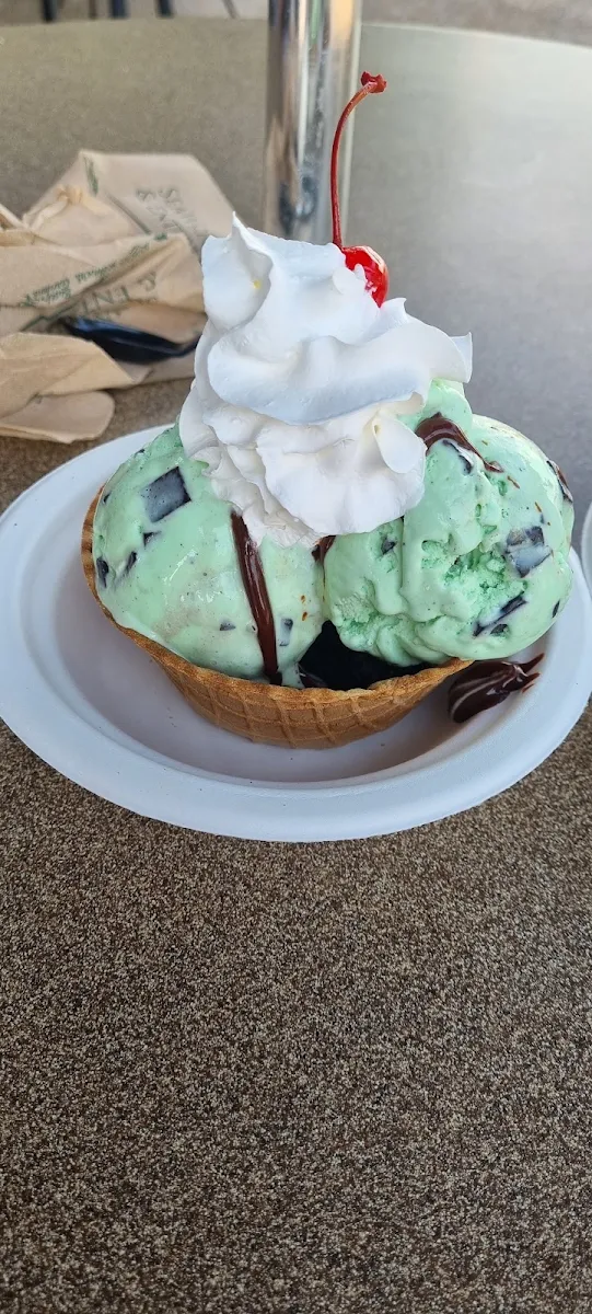 Mint Chocolate Chip Sundae