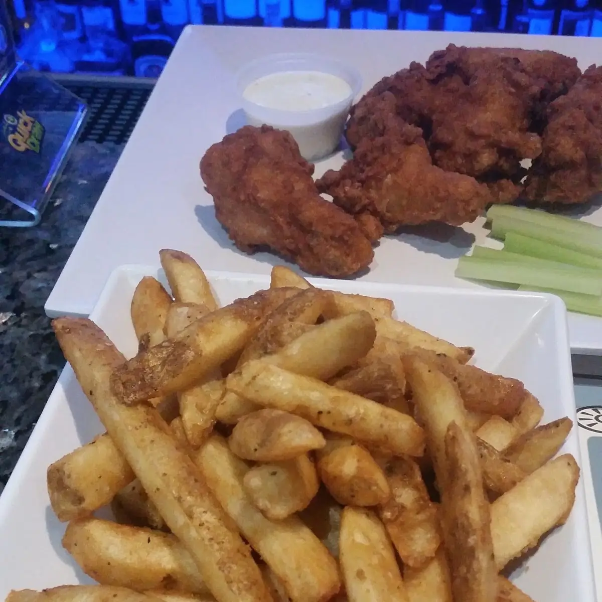 Buffalo Wings (8)
