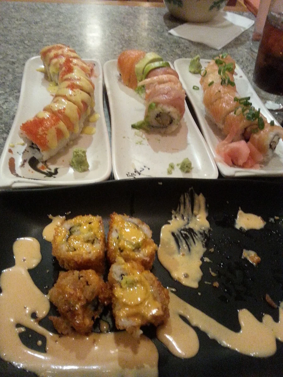 Rainbow Roll and Dragon Rolls