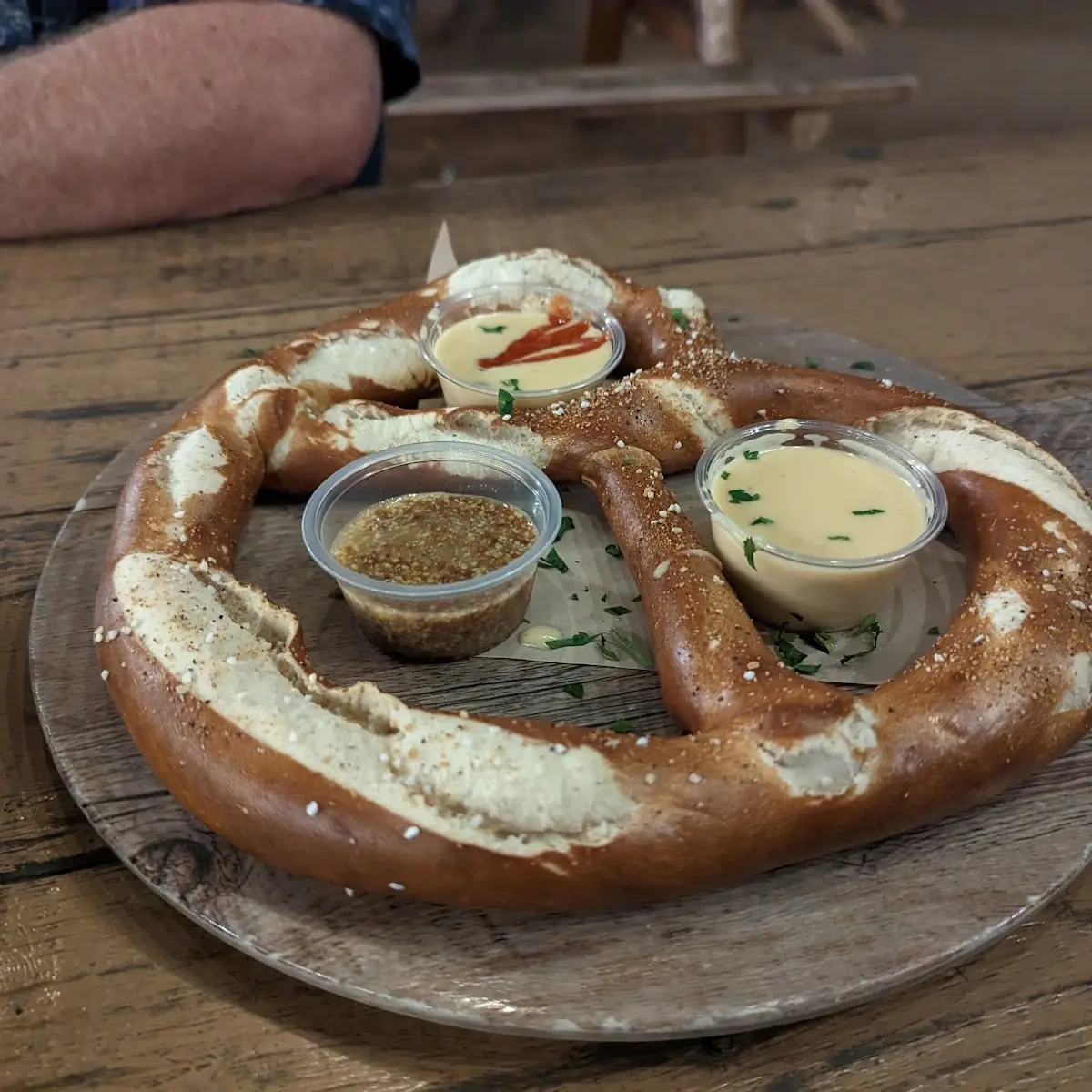 Bavarian Style Pretzel w Dipping Sauces
