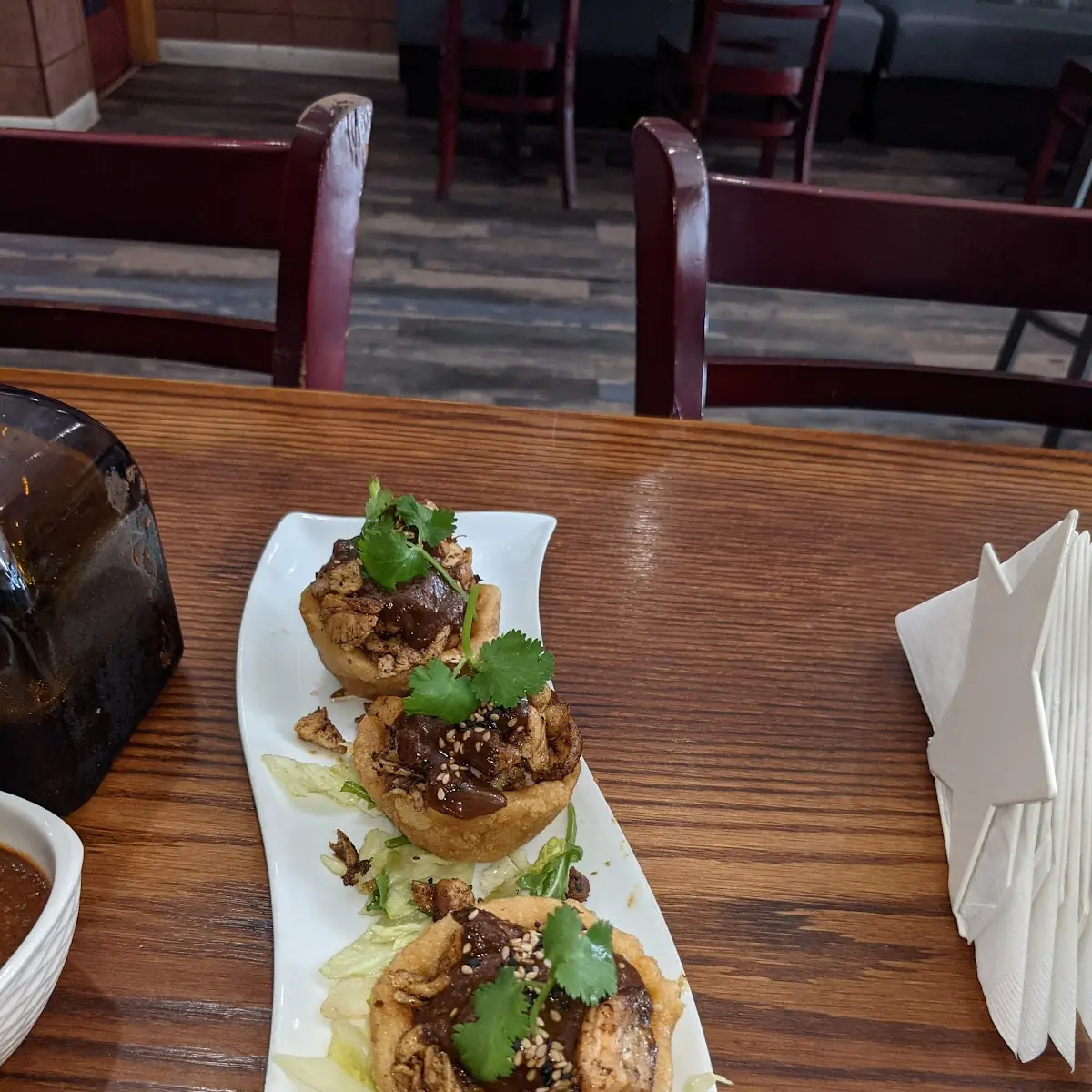 Sopes De Pollo En Mole Poblano