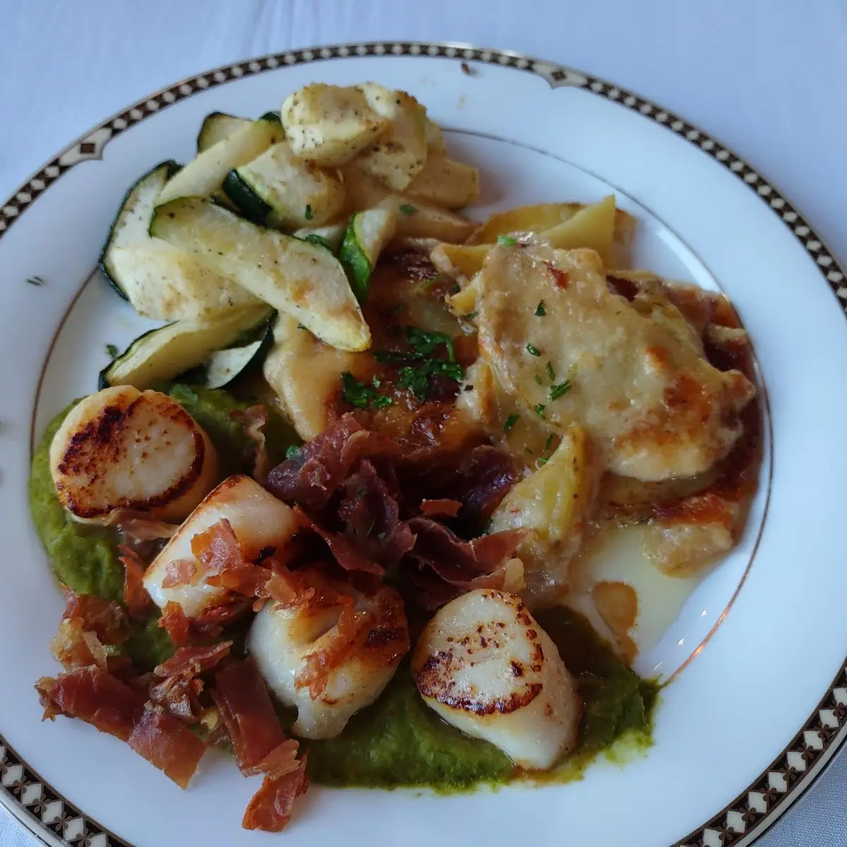 Seared Scallops with Pea Puree and Prosciutto
