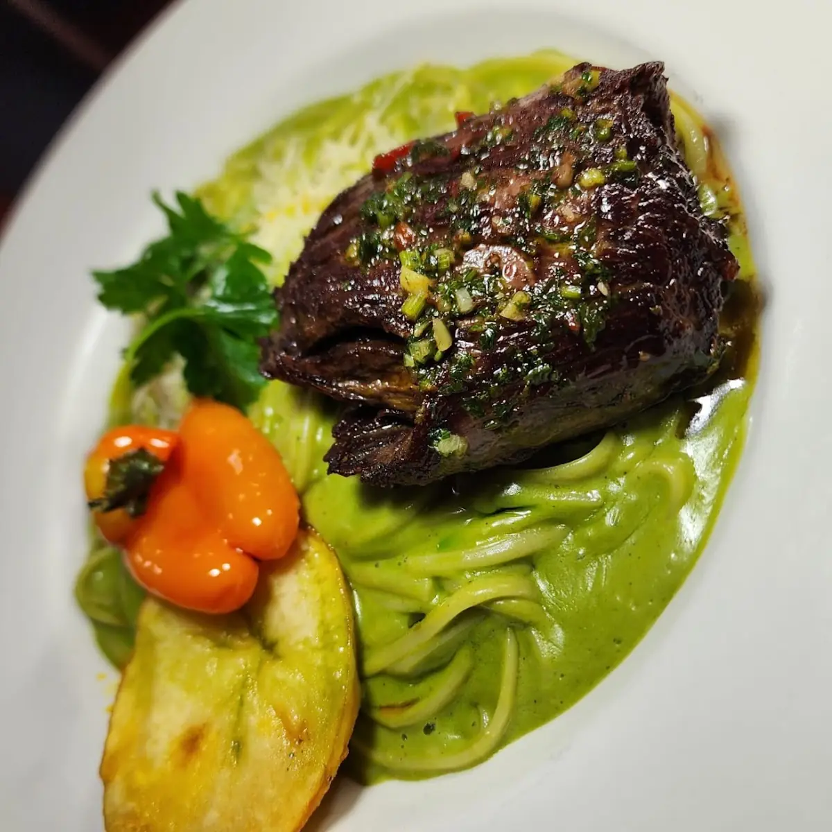 Tallarin Verde Con Churrasco