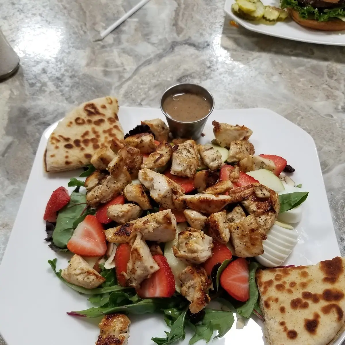 Ari'Avi Salad with Grilled Chicken
