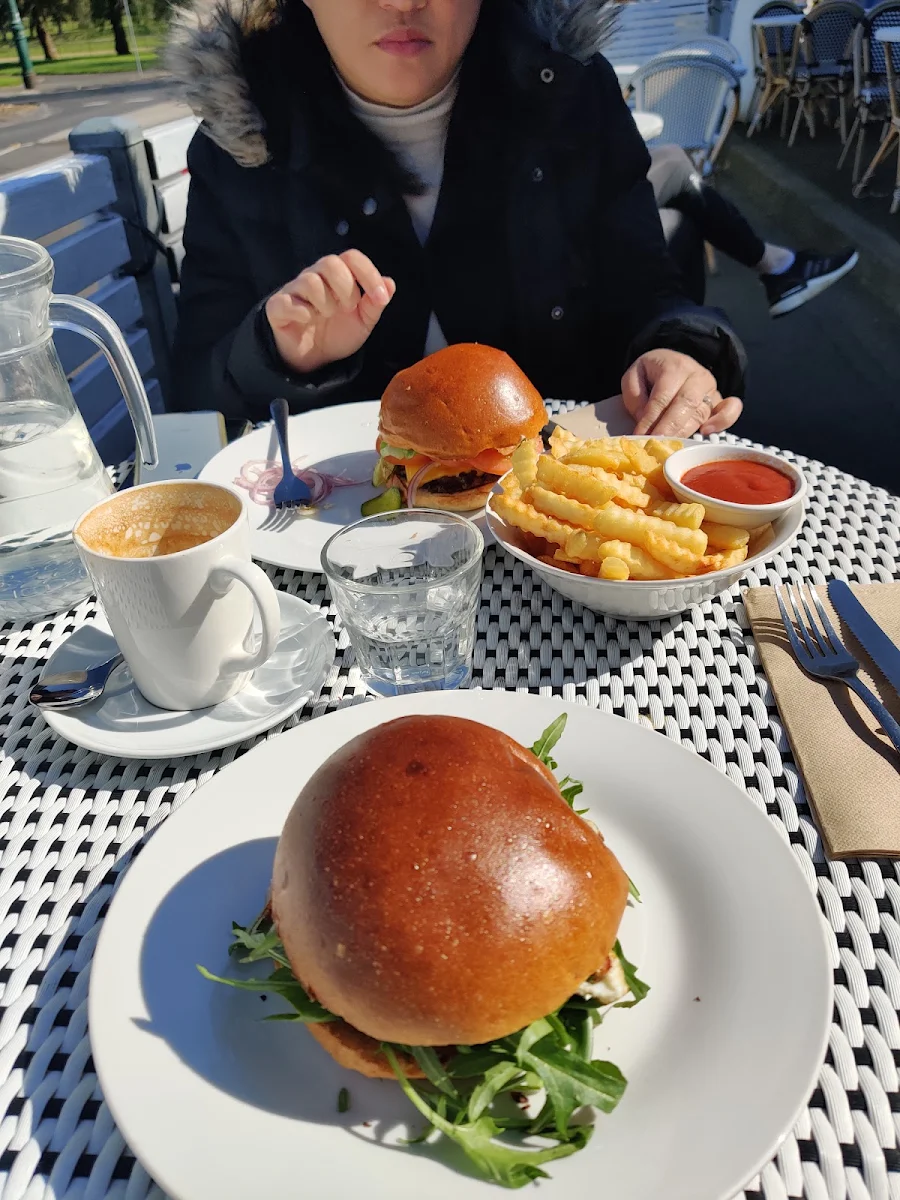 Barton Burger, Barton Milk Bar