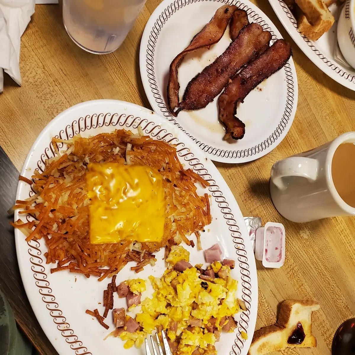 Scrambled Ewith Ham & Cheeseggs & Double Hash Browns w Cheese