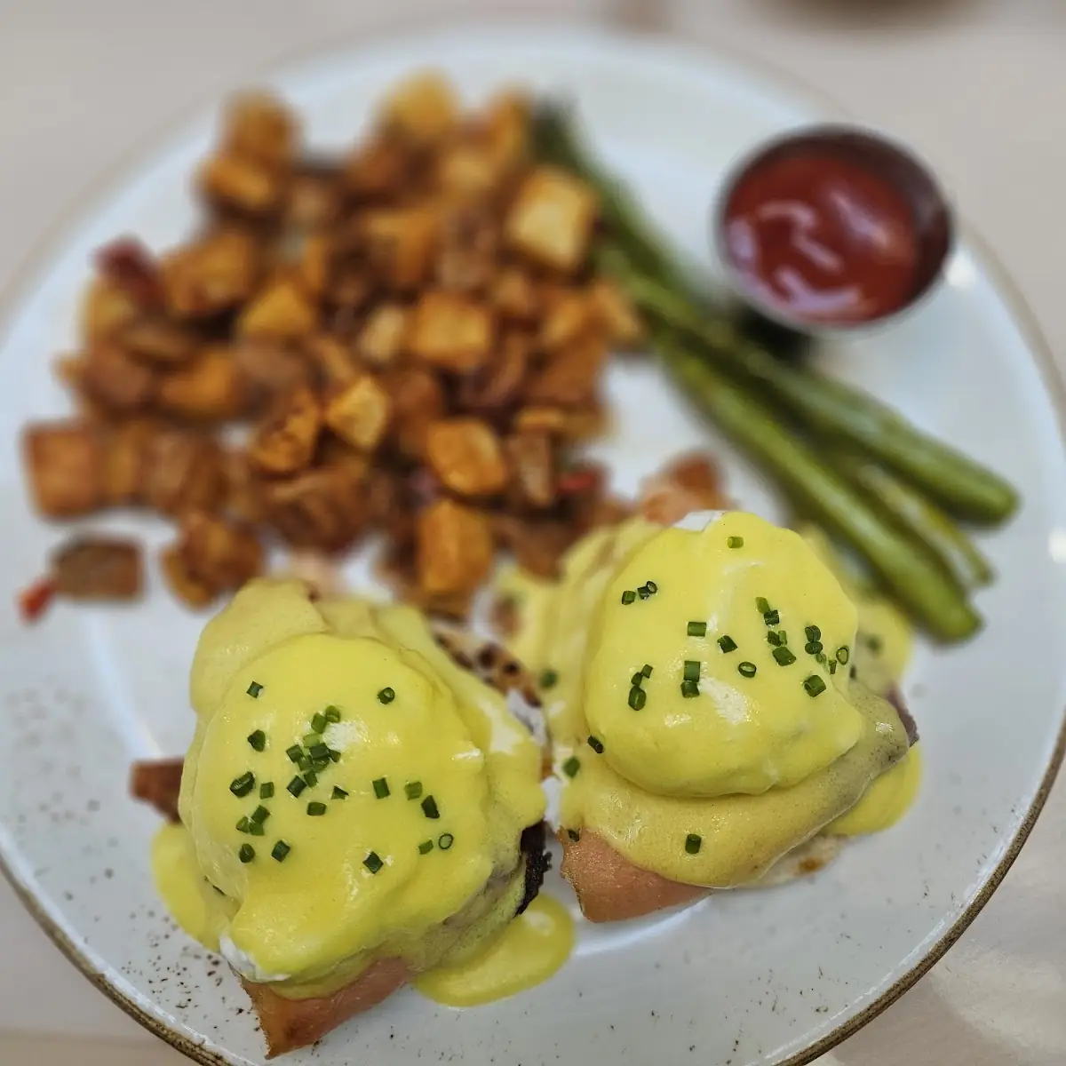 Classic Eggs Benedict with Smoked Salmon