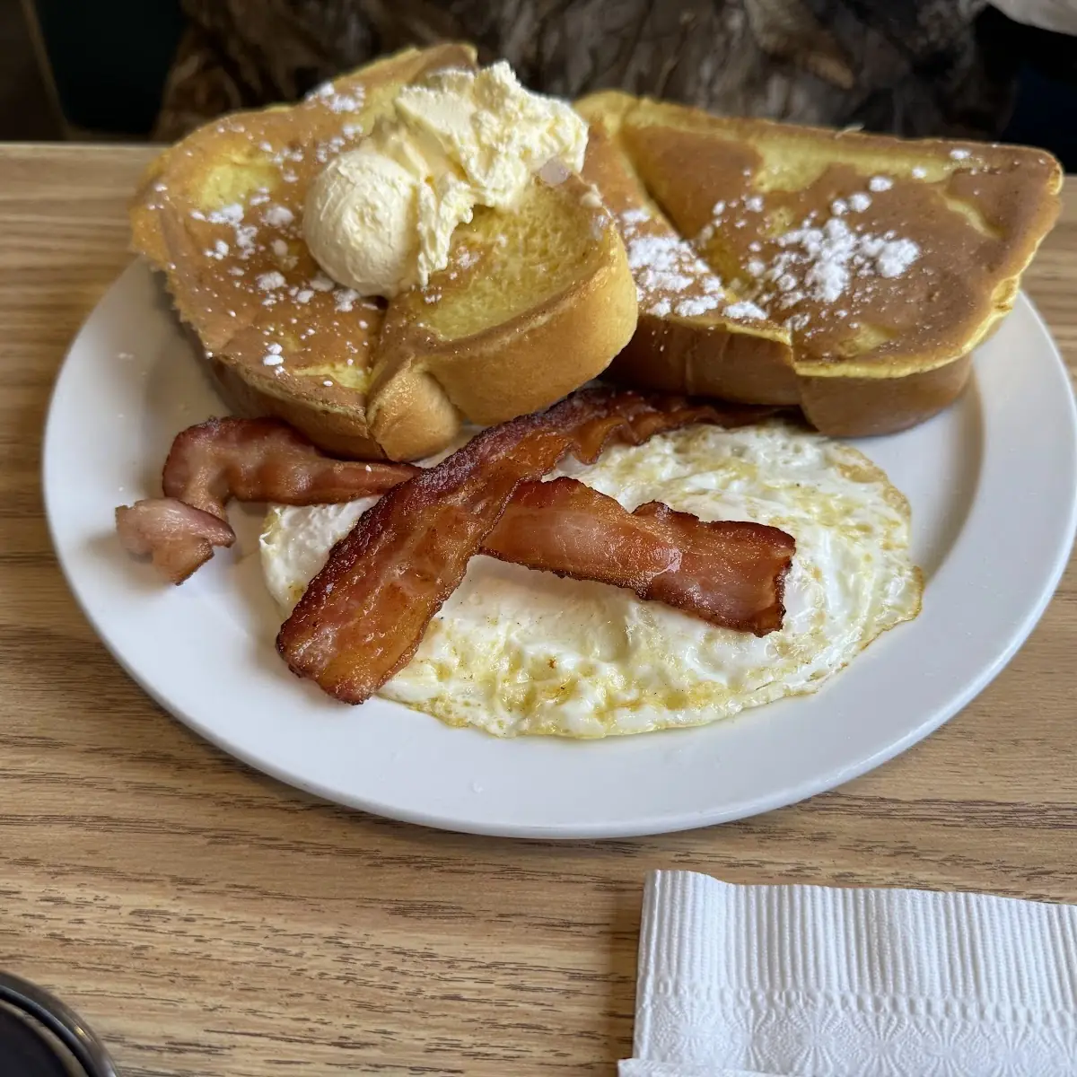 French Toast w Bacon & Eggs