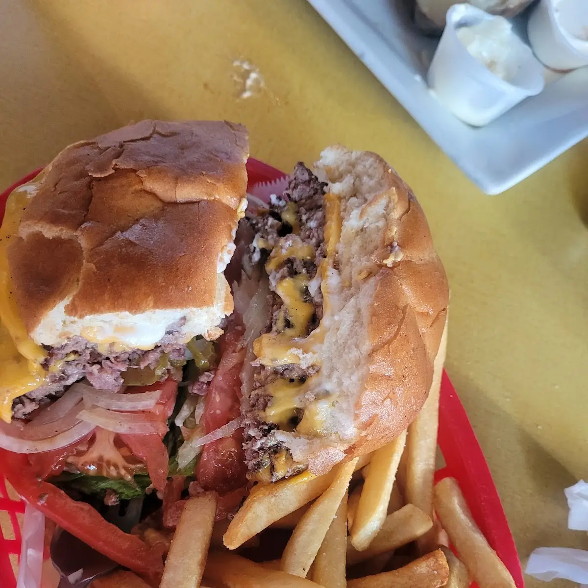 Deluxe Cheeseburger
