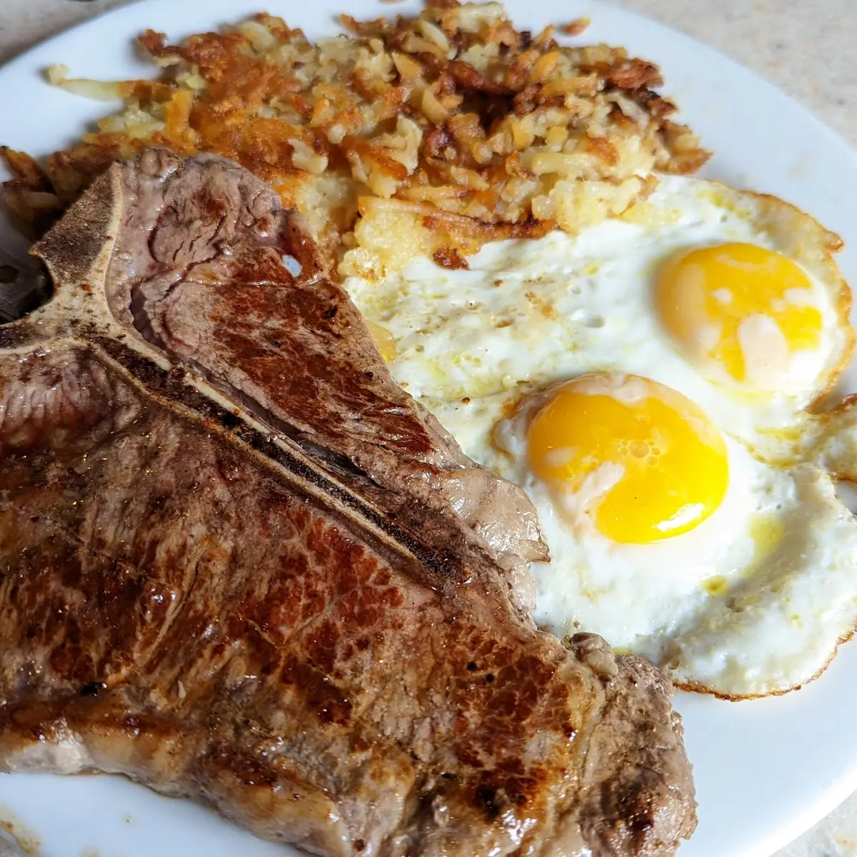 lr T-Bone Steak & Eggs