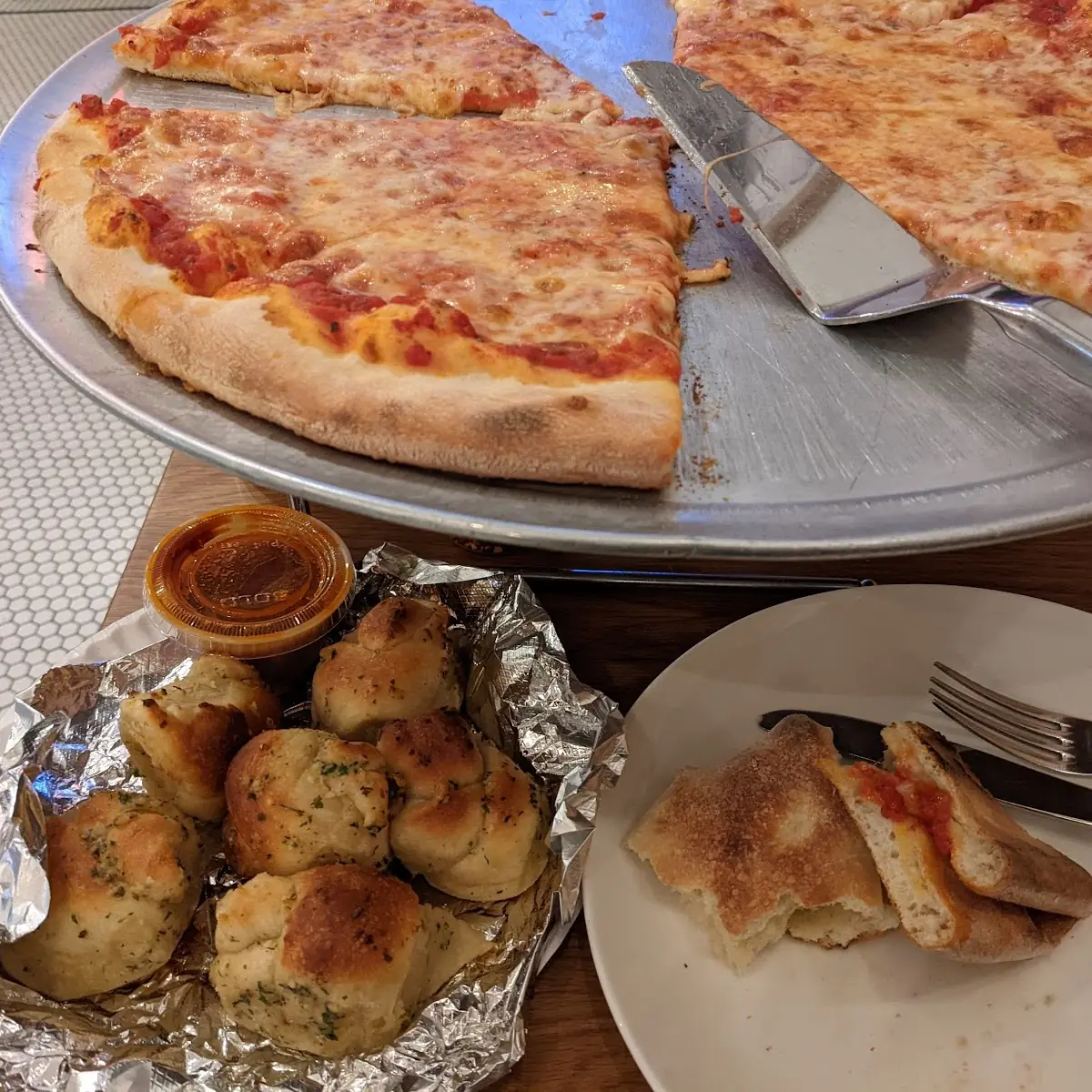 Large Cheese Pizza Garlic Knots