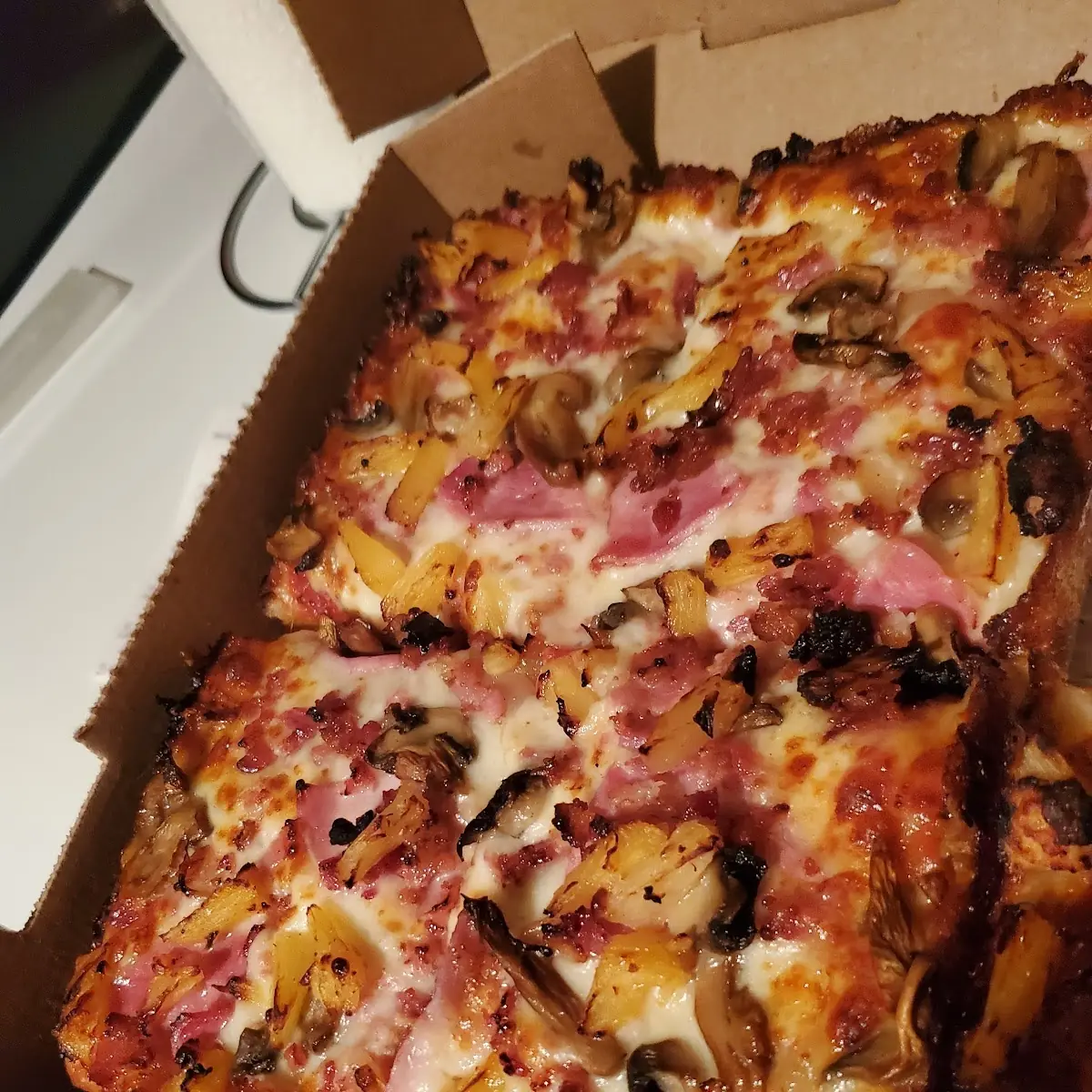 Hawaiian Pizza with Mushrooms