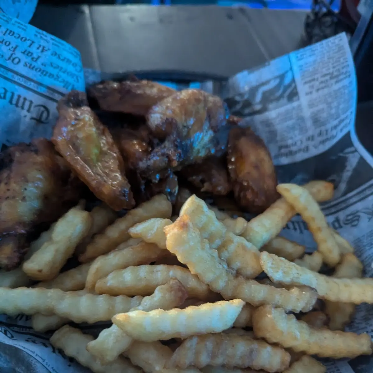 Chicken Wings with Fries