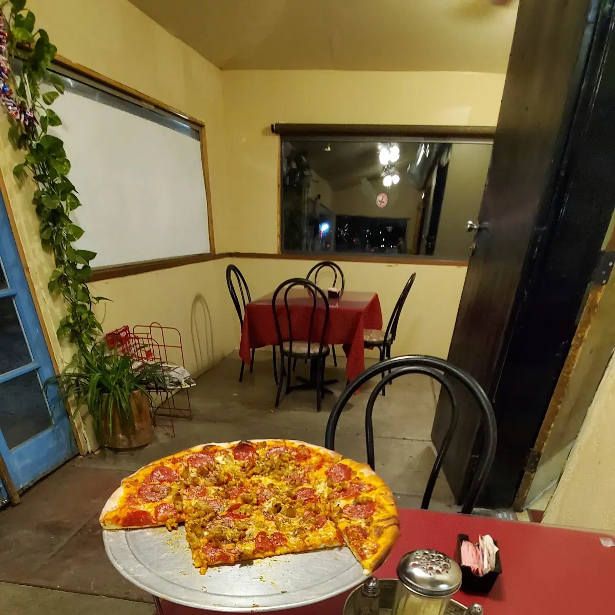 5 Toppings Thin Crust Pizza Outstanding