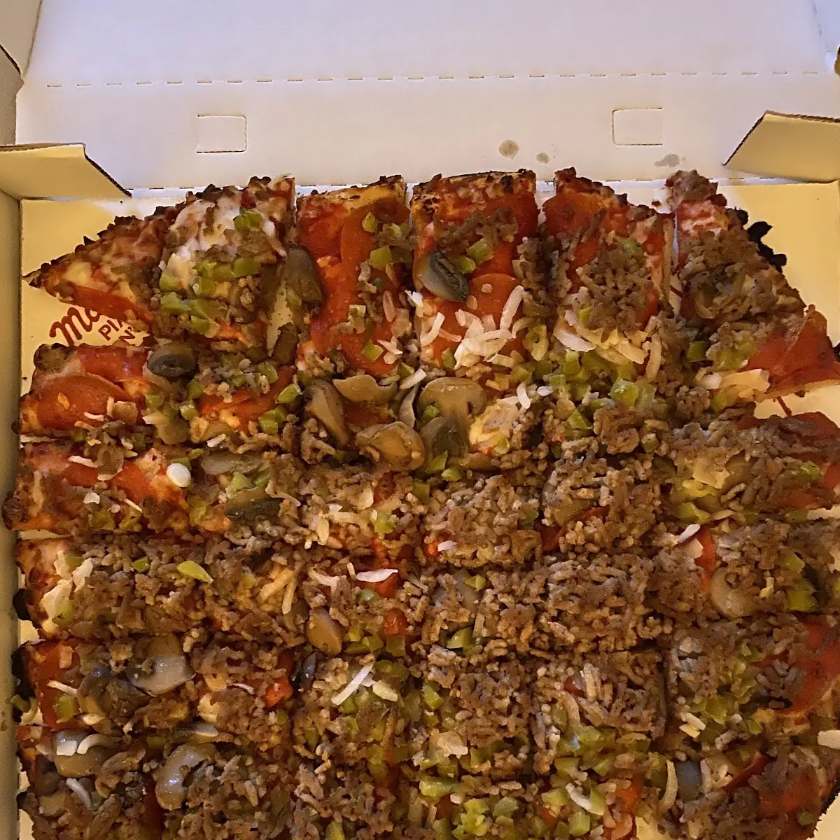 Large Deluxe Pizza