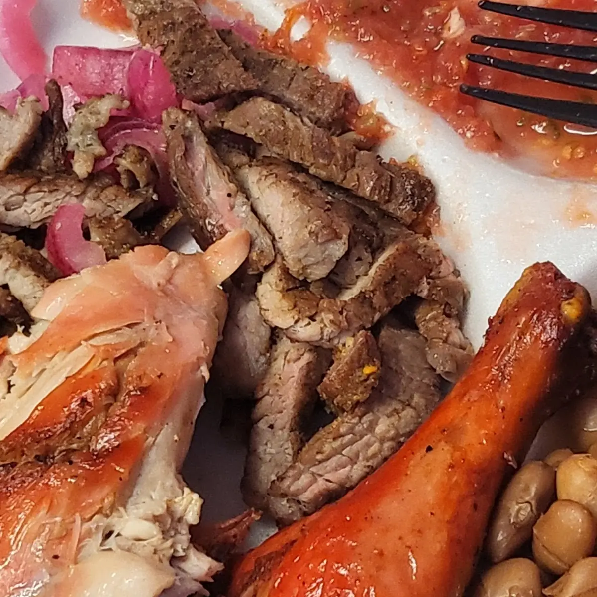 Medio Pollo Y Carne Asada Plate