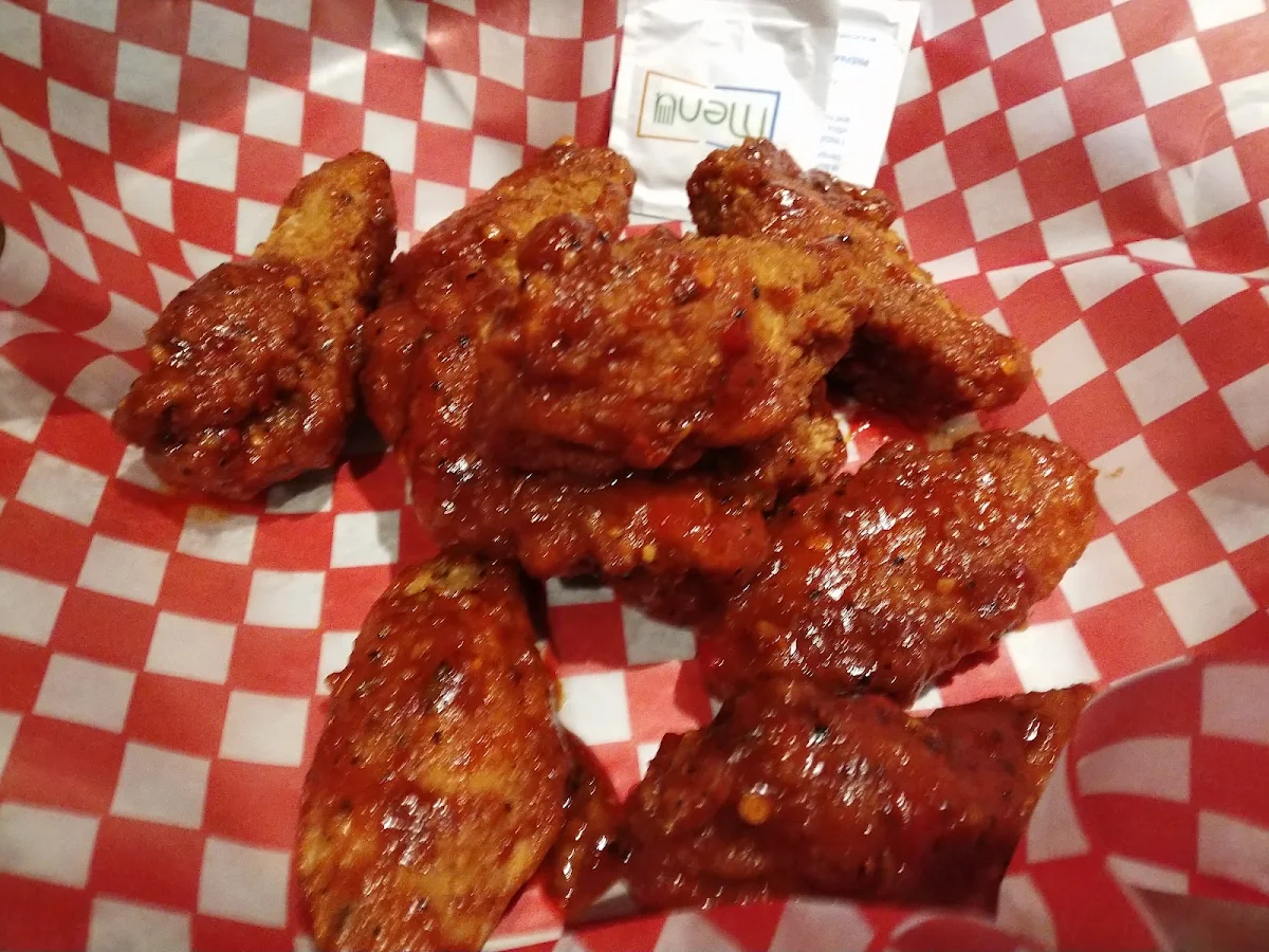 Tennessee Hot Wings, Chuck's Roadhouse Bar and Grill