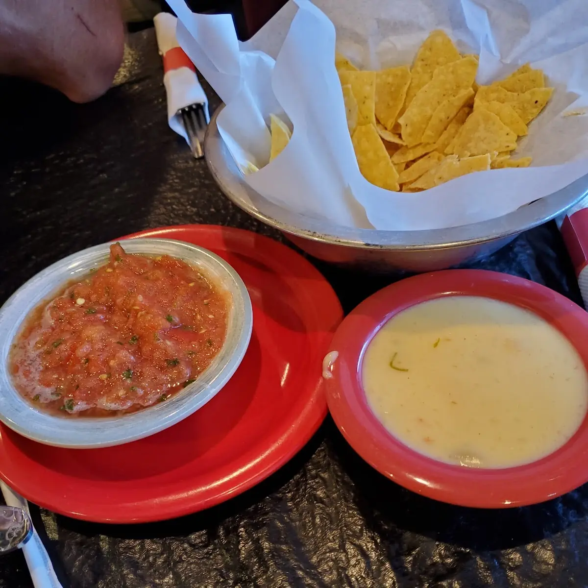 Small Chips/queso/salsa