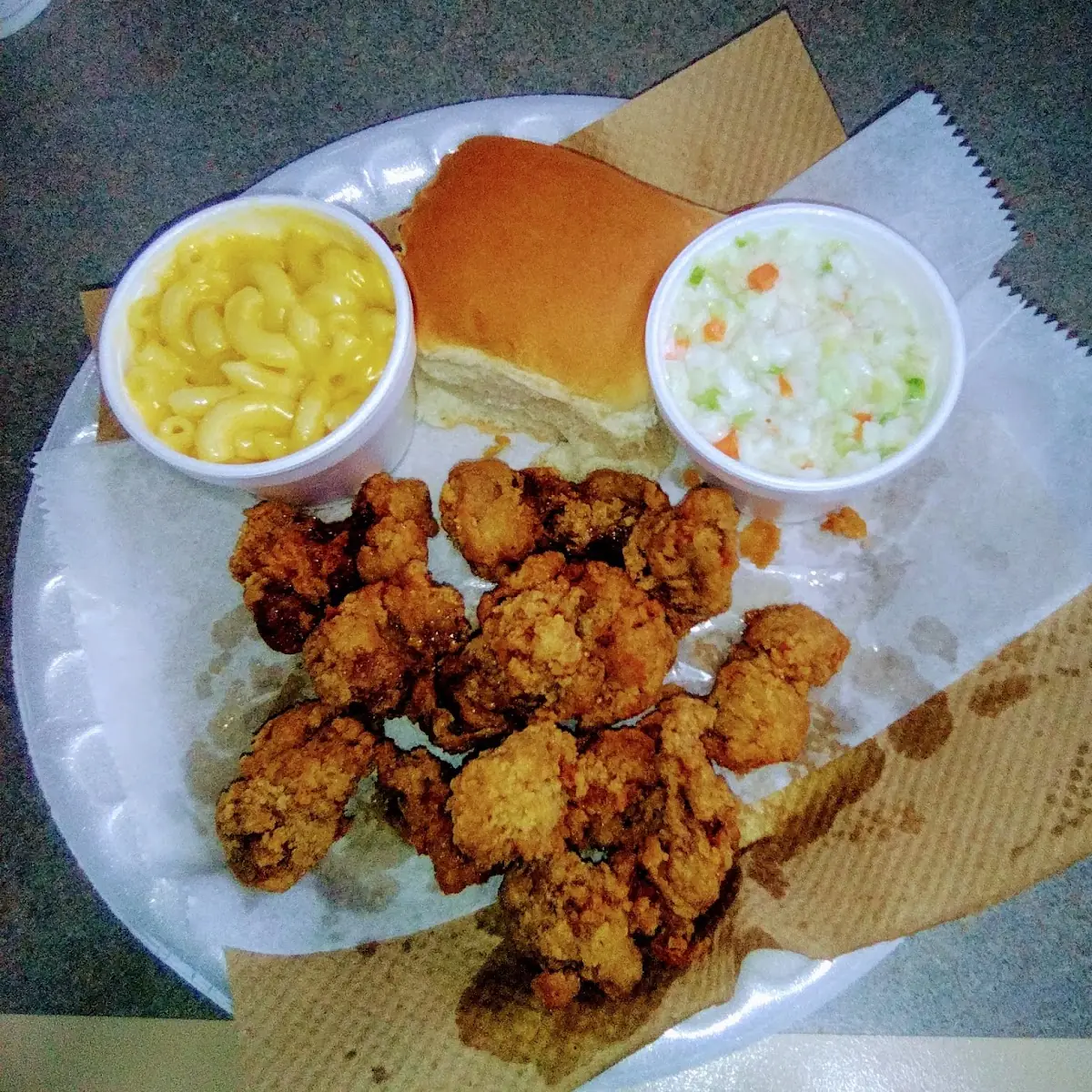Gizzards Mac & Cheese & Coleslaw