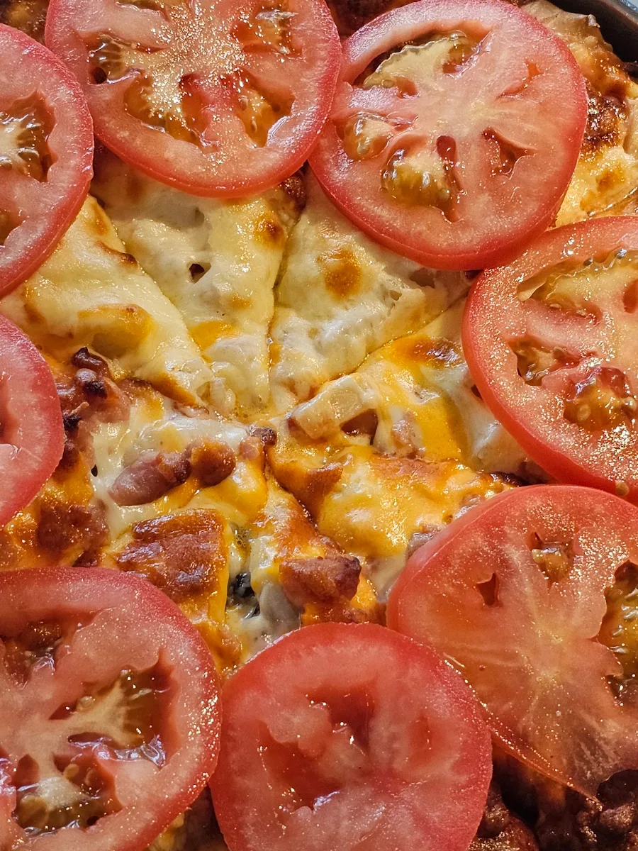 Ham and Fresh Tomato Pizza