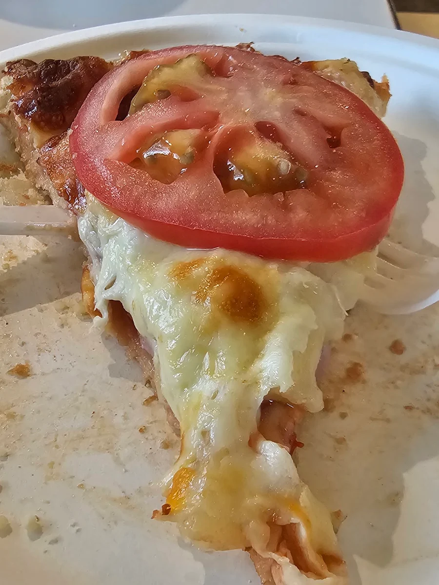 Hawian Pitza with Fresh Tomatoes