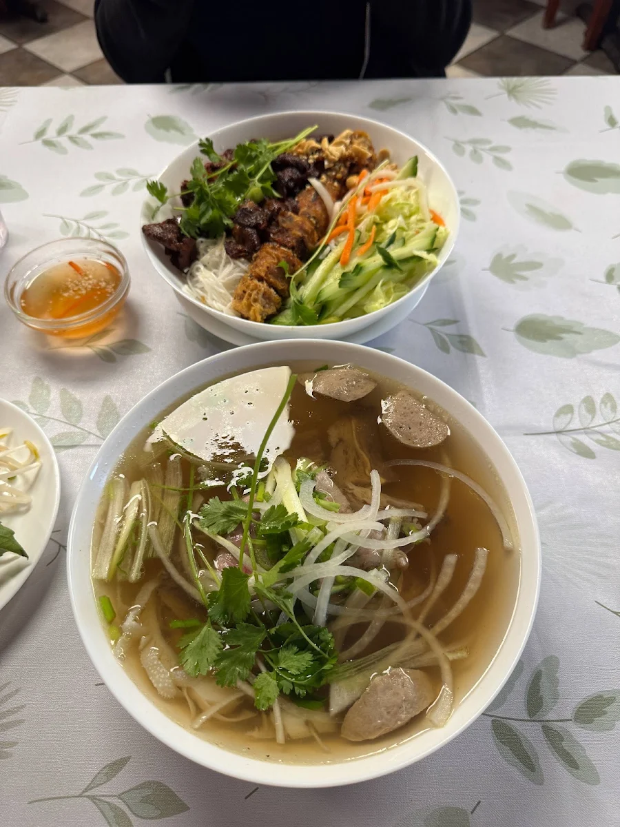 Pho Nam, Phở Pasteur Restaurant
