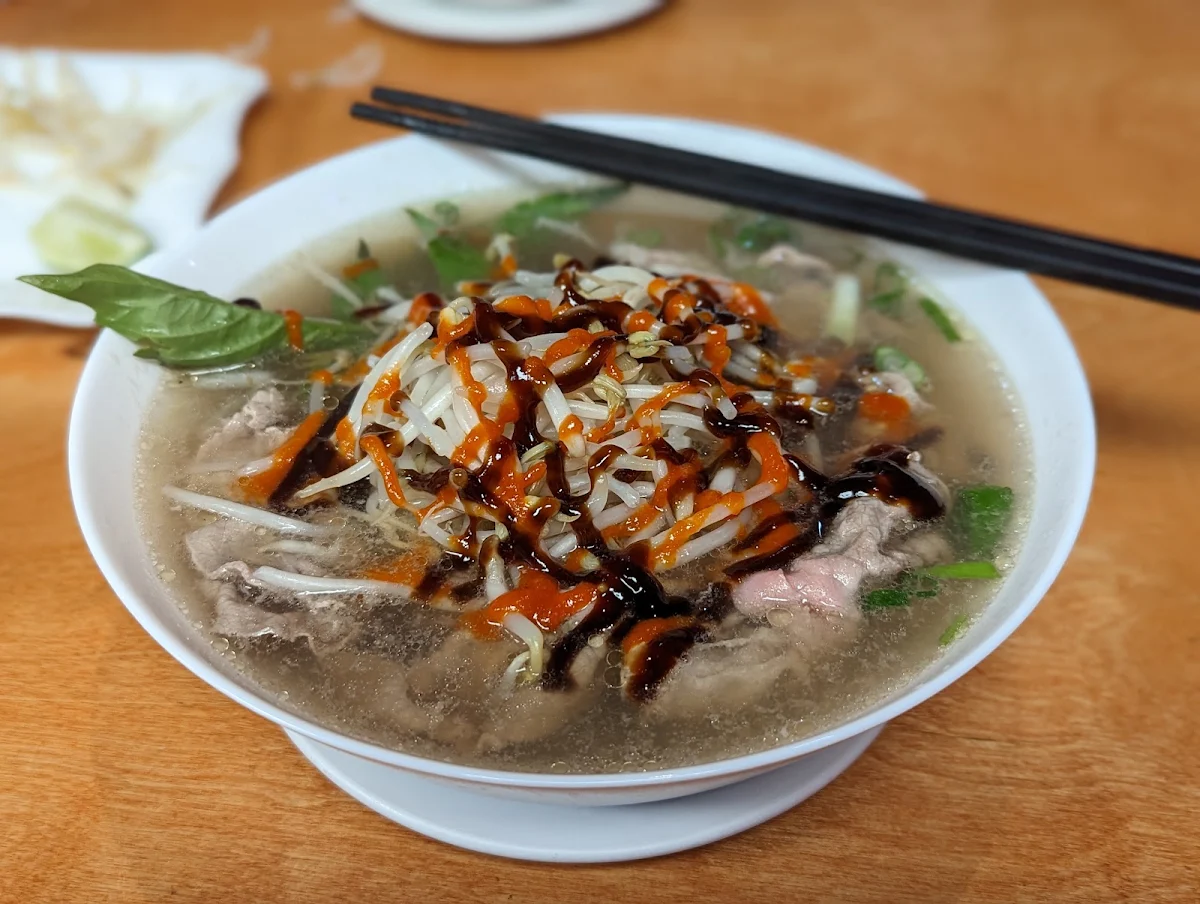 Rare Beef and Beef Ball Noodle Soup, Phở Pasteur Restaurant