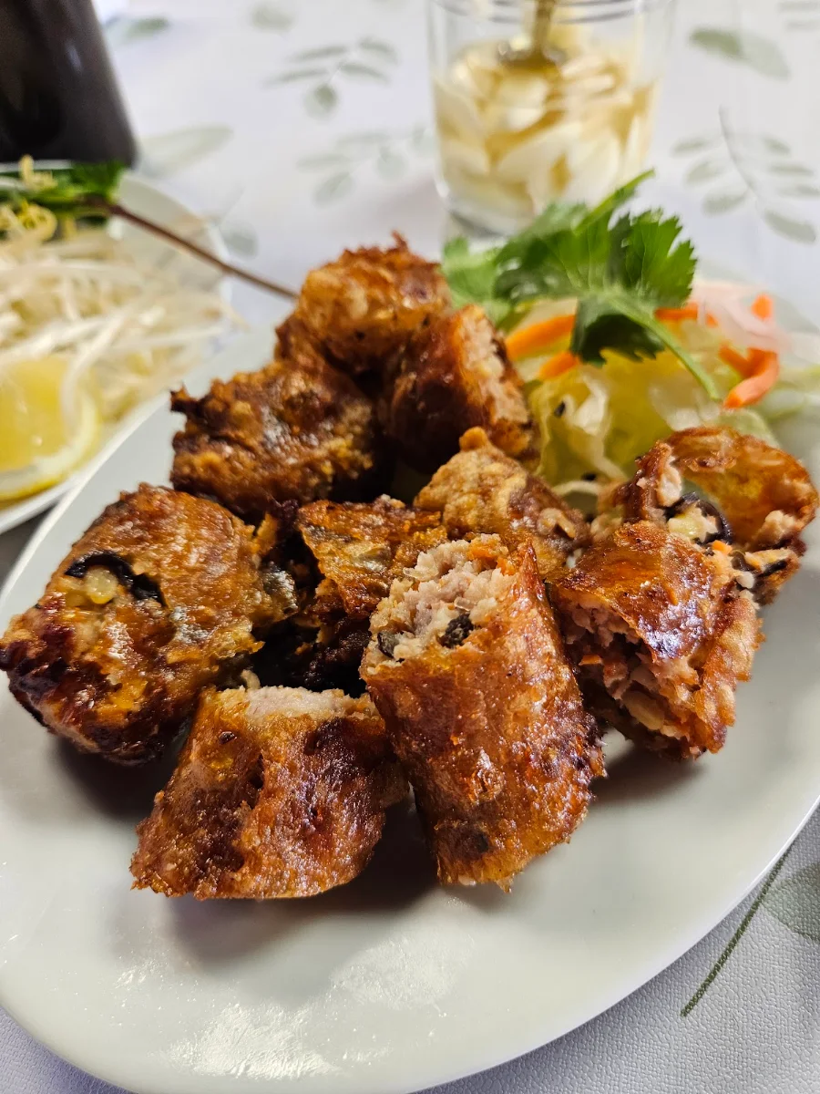 10. Spring Roll on Vermicelli 越式春卷米粉