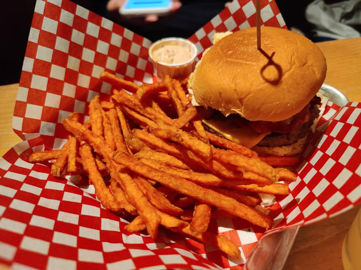 Alley Classic Burger, High Rollers Pizza & Bowling