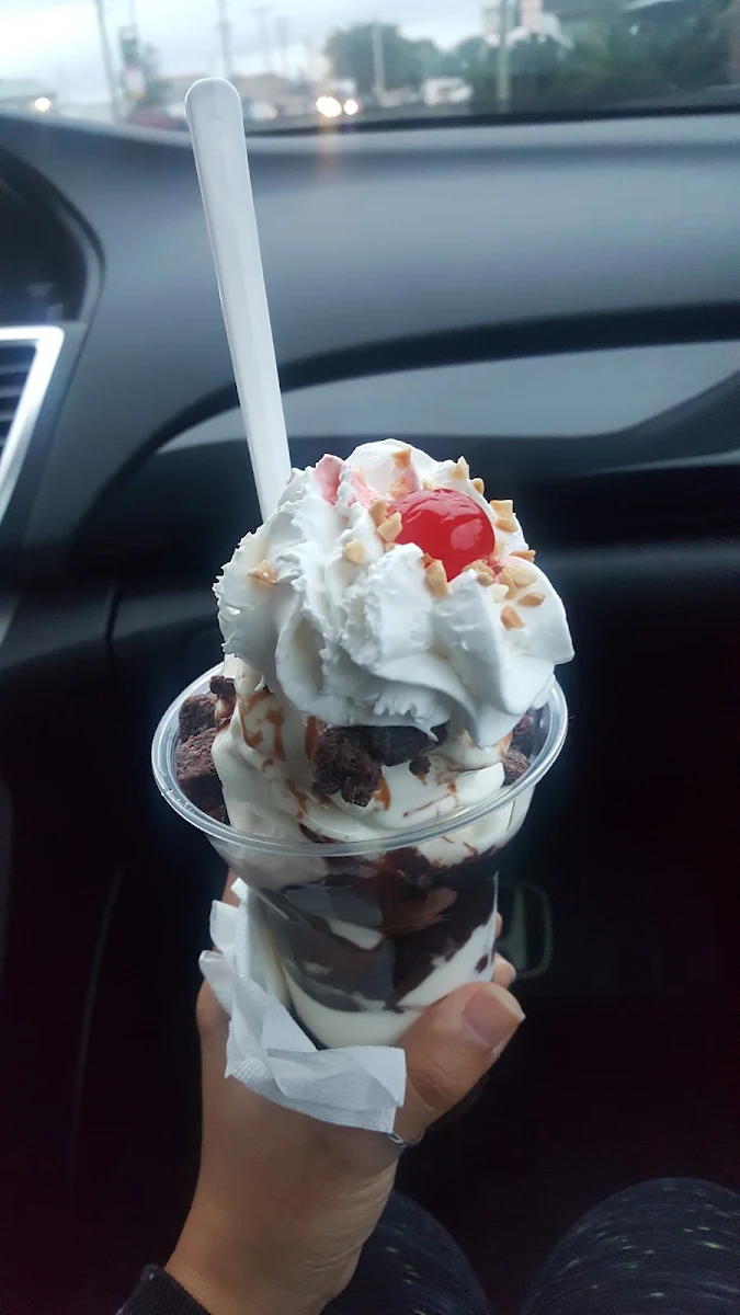 Hot Fudge Brownie Sundae