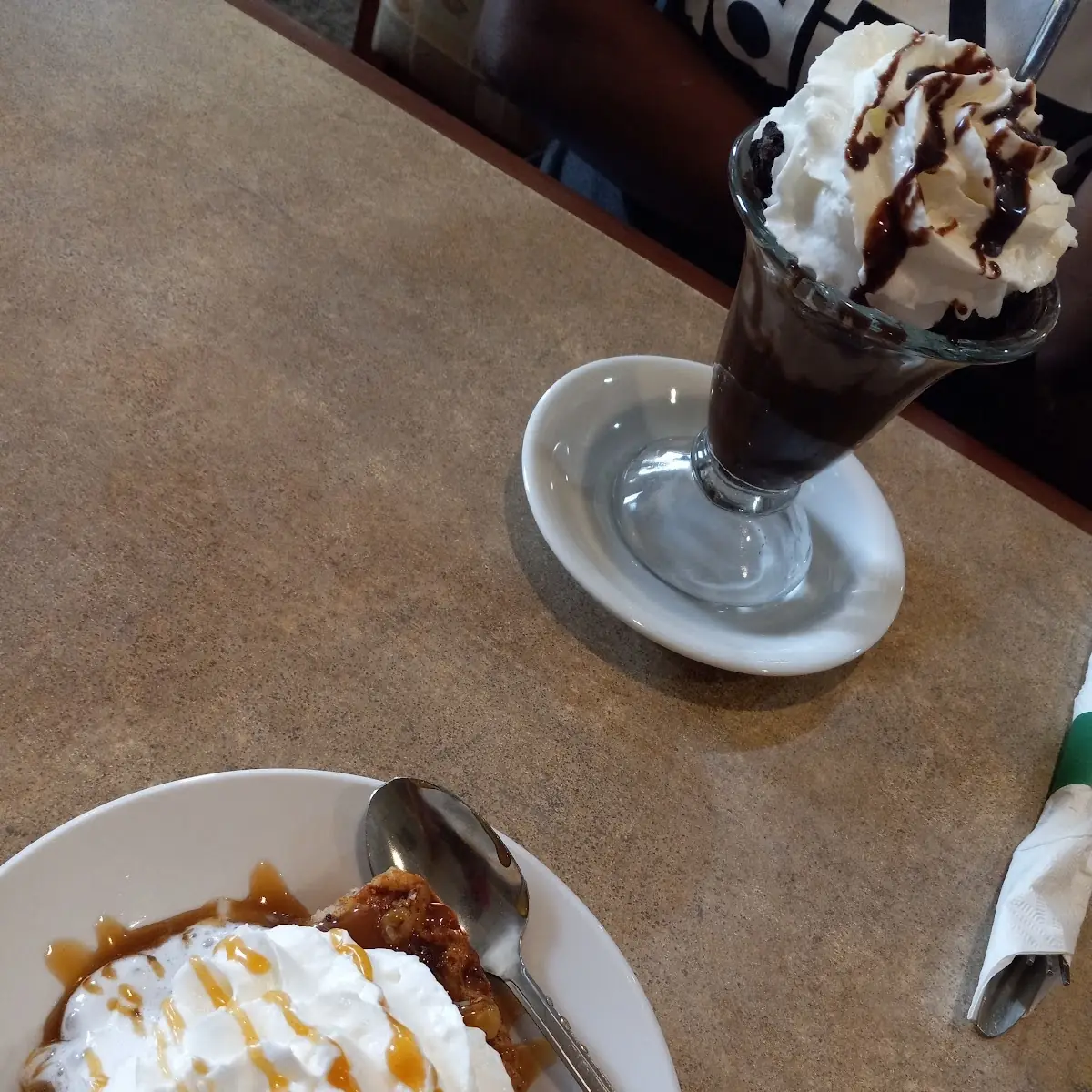 Carmel Apple Pie w Whipped Cream