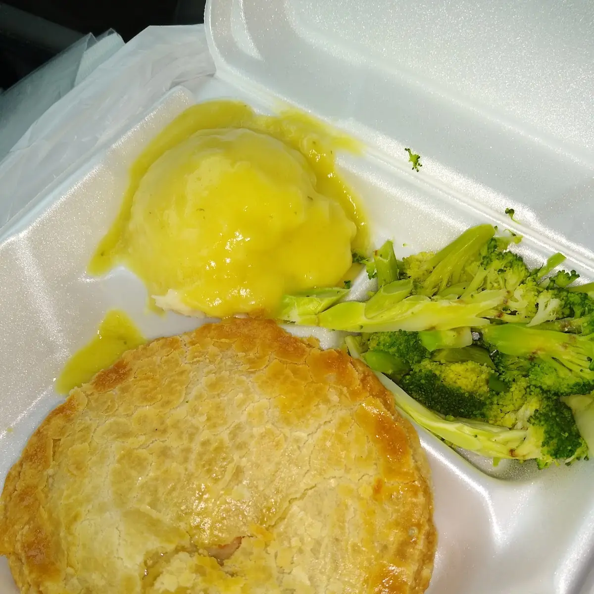 Chicken Pot Pie w Mashed Potatoes Gravy & Broccoli