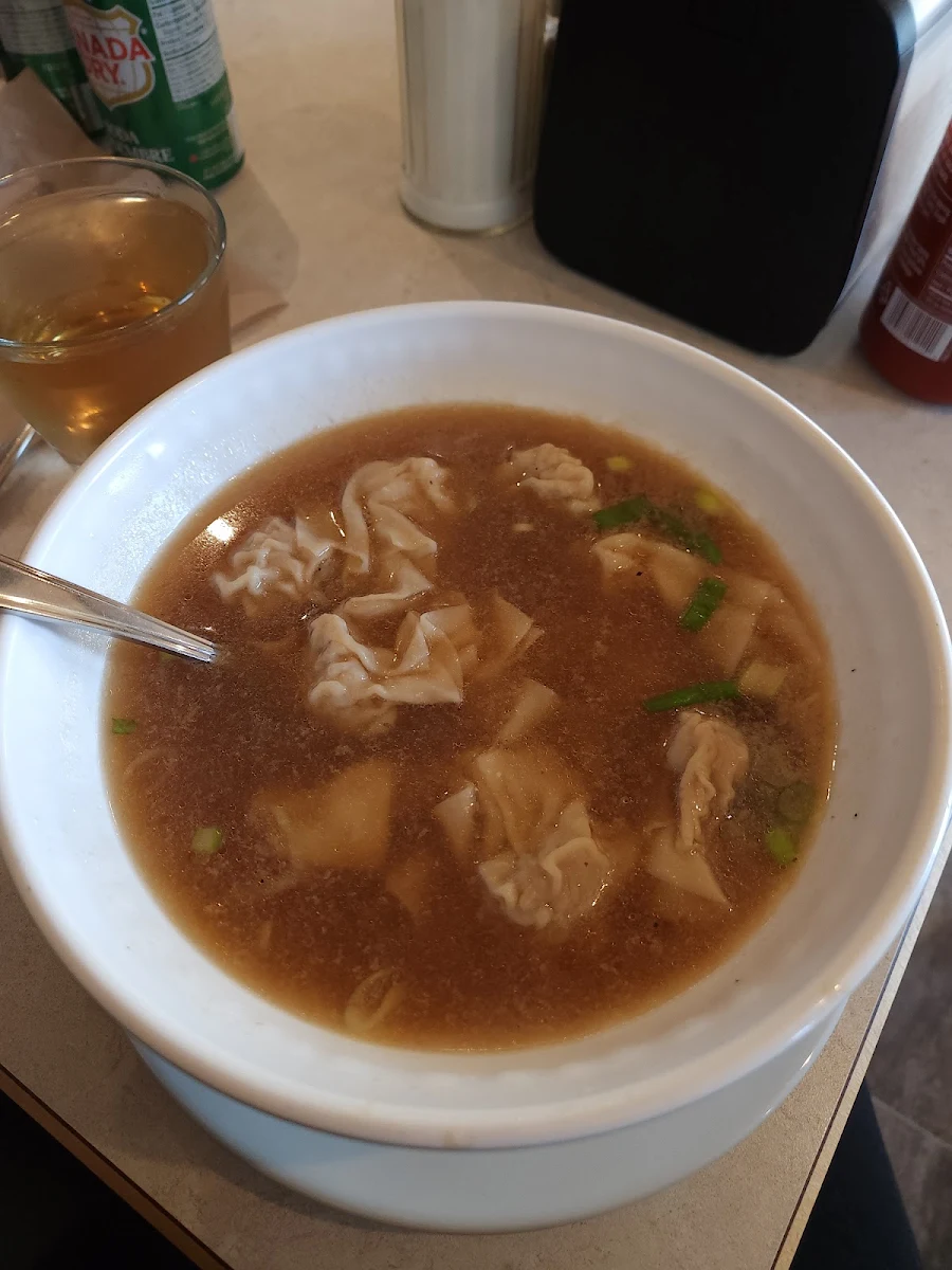 Egg Roll or Wonton Soup