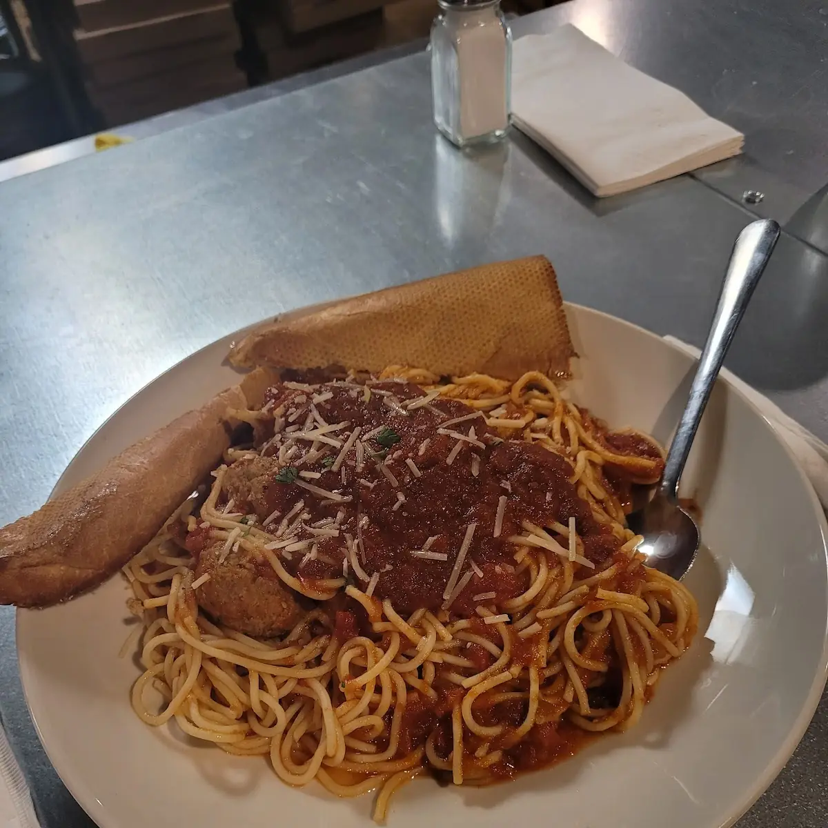 Spaghetti and Meatballs with Garlic Bread