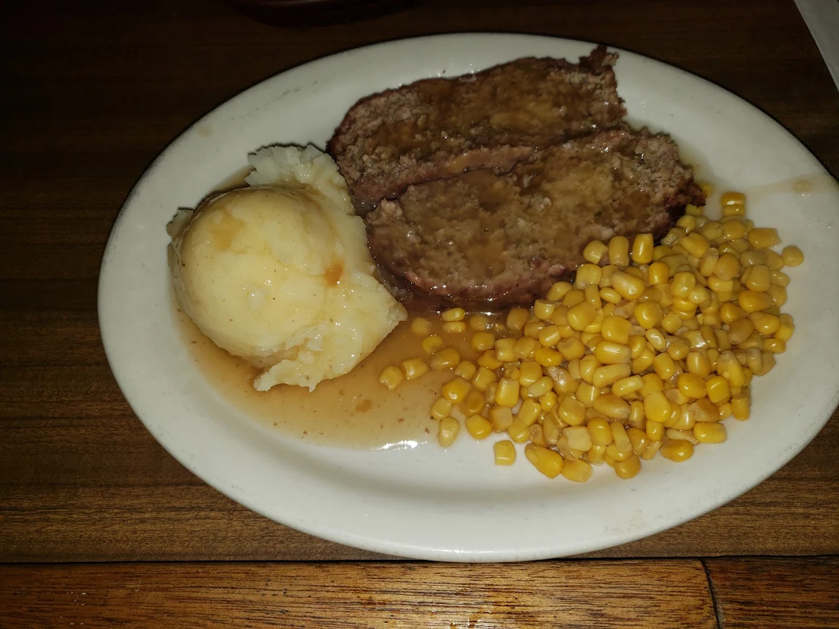 Meatloaf with Is Mashed Potato and Corn