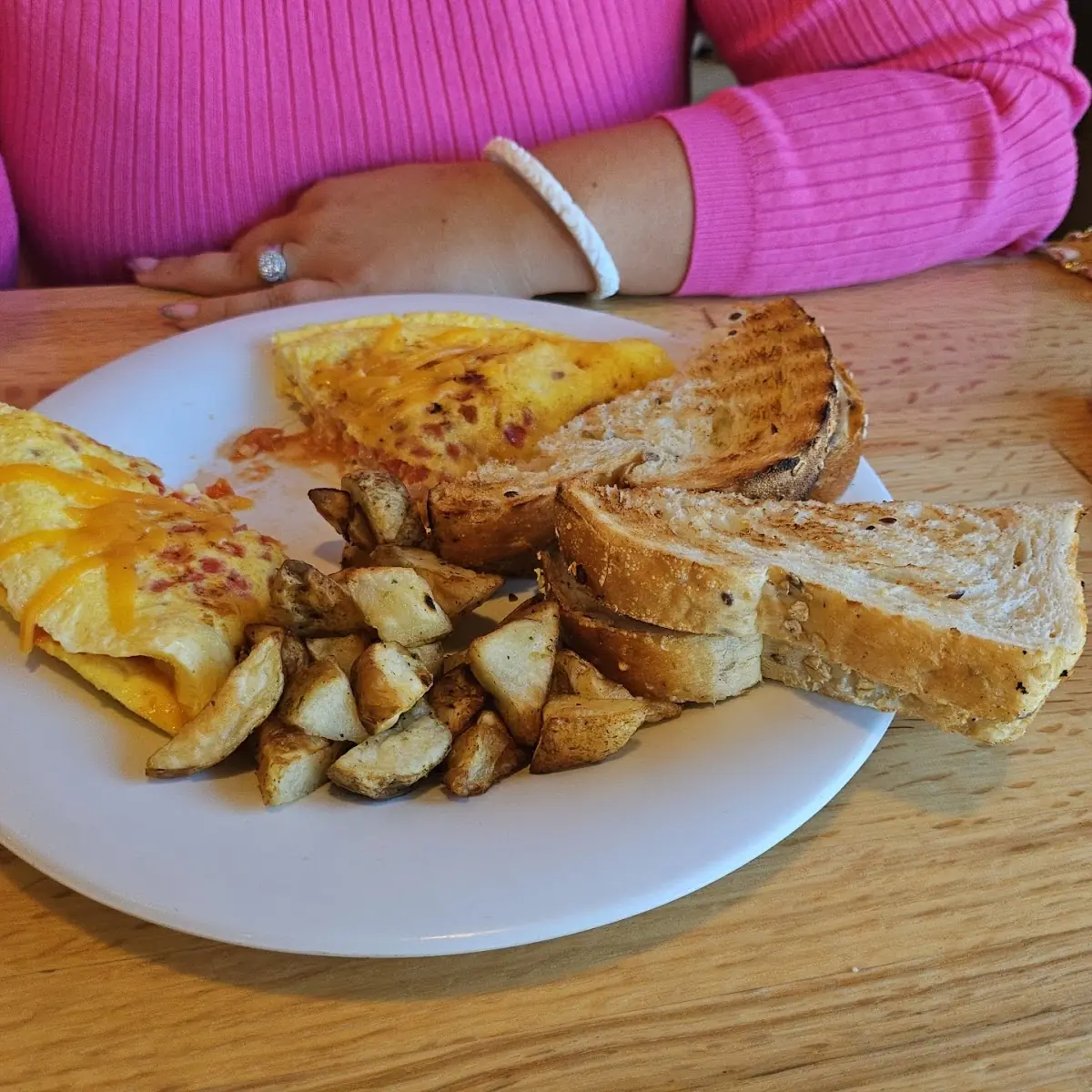 Tomato Bacon & Cheddar Omelet