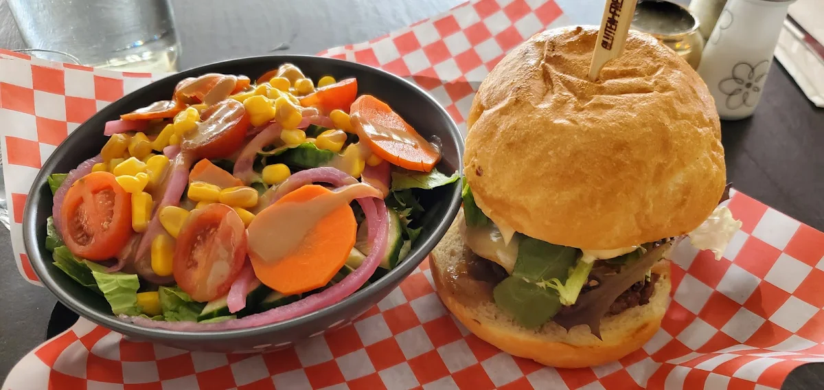 Burger Le Savoyard Avec Salade