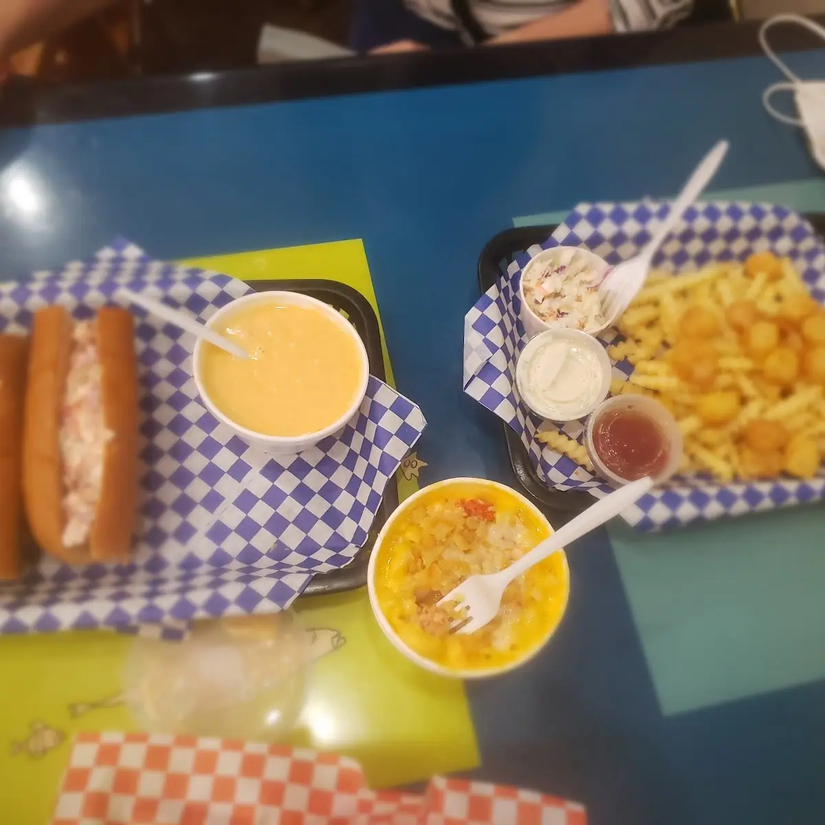 Lobster Roll and Lobster Mac Cheese with Fried Scallops