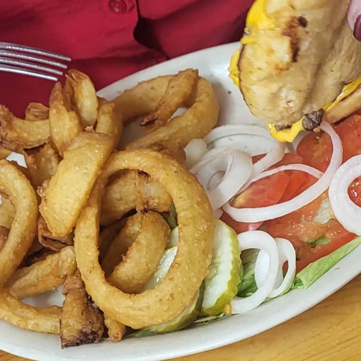 Cheeseburger with Onion Rings