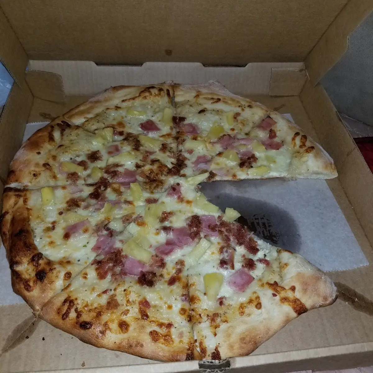 Hawaiian Pizza w White Sauce