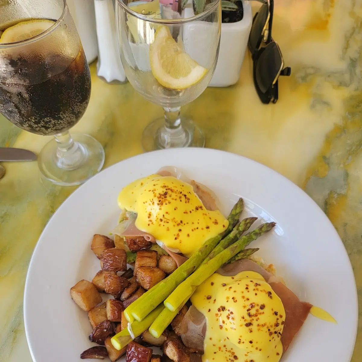 Eggs Benedict