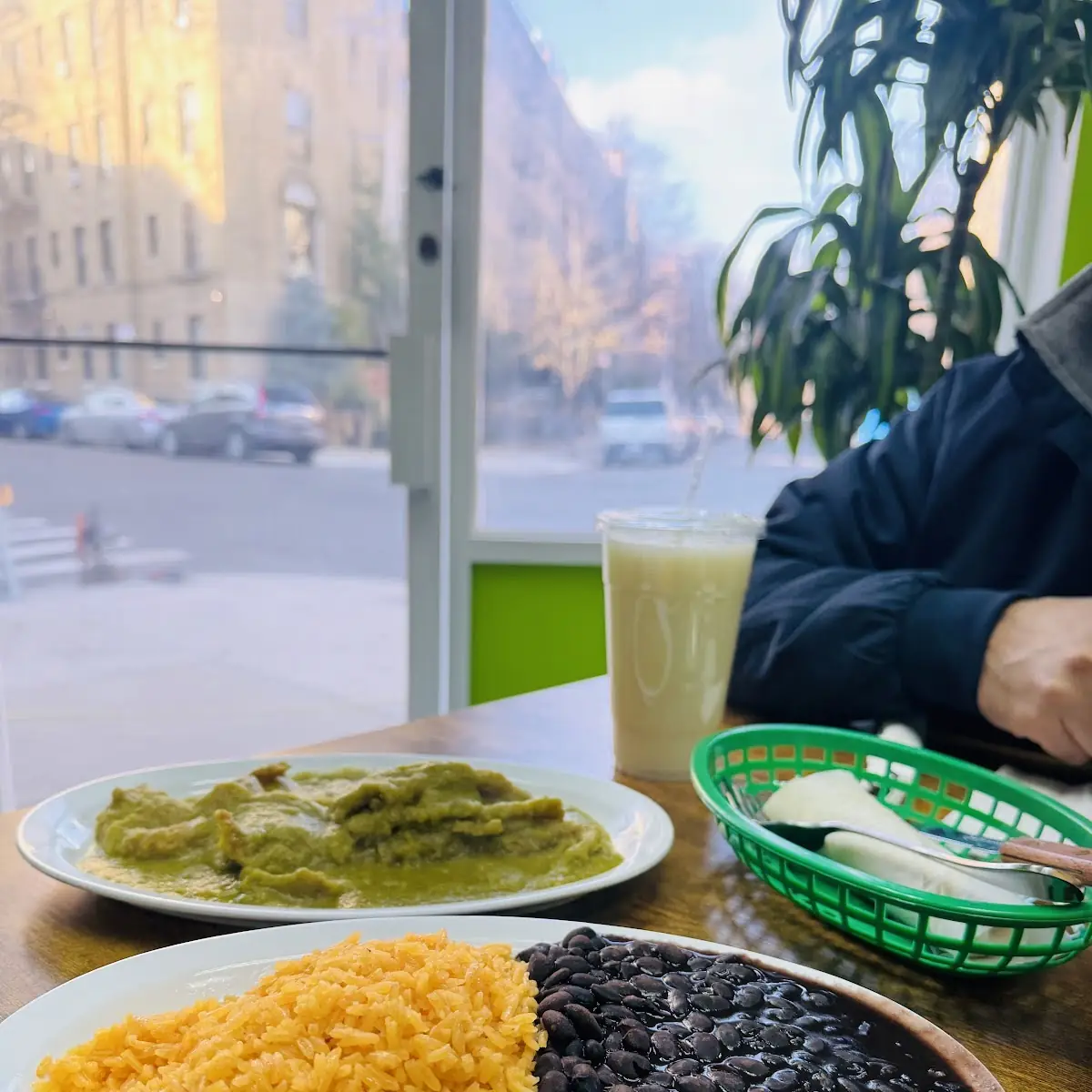 Chicharrones En Salsa Verde