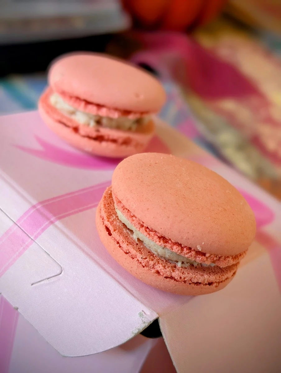 Apple Pie Macarons
