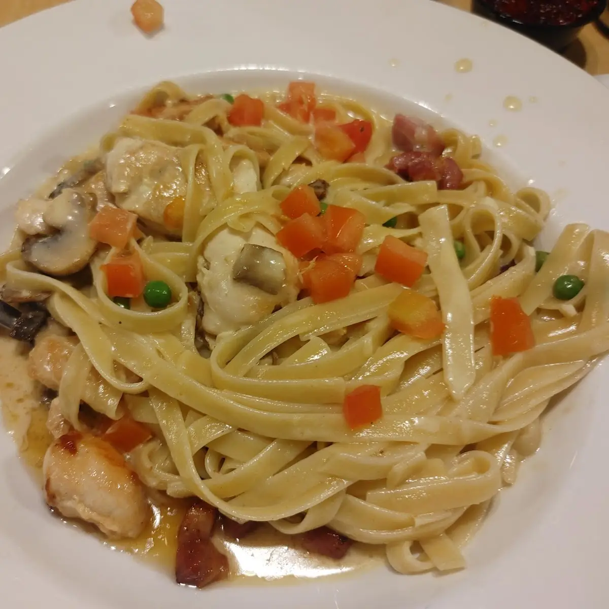 Robust Garlic Chicken Pasta