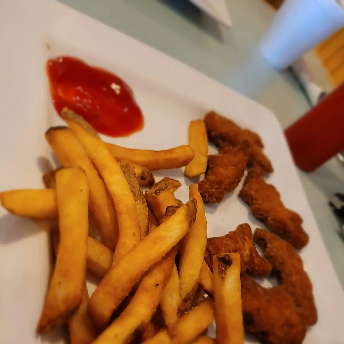 Children's Chicken Nuggets with Fries