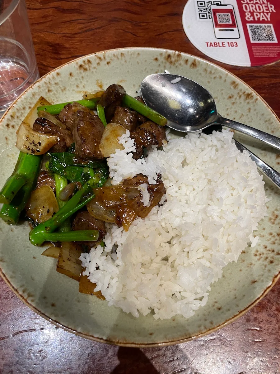Wagu Beef Stir Fried Vegetables, Fat Noodle at The Star