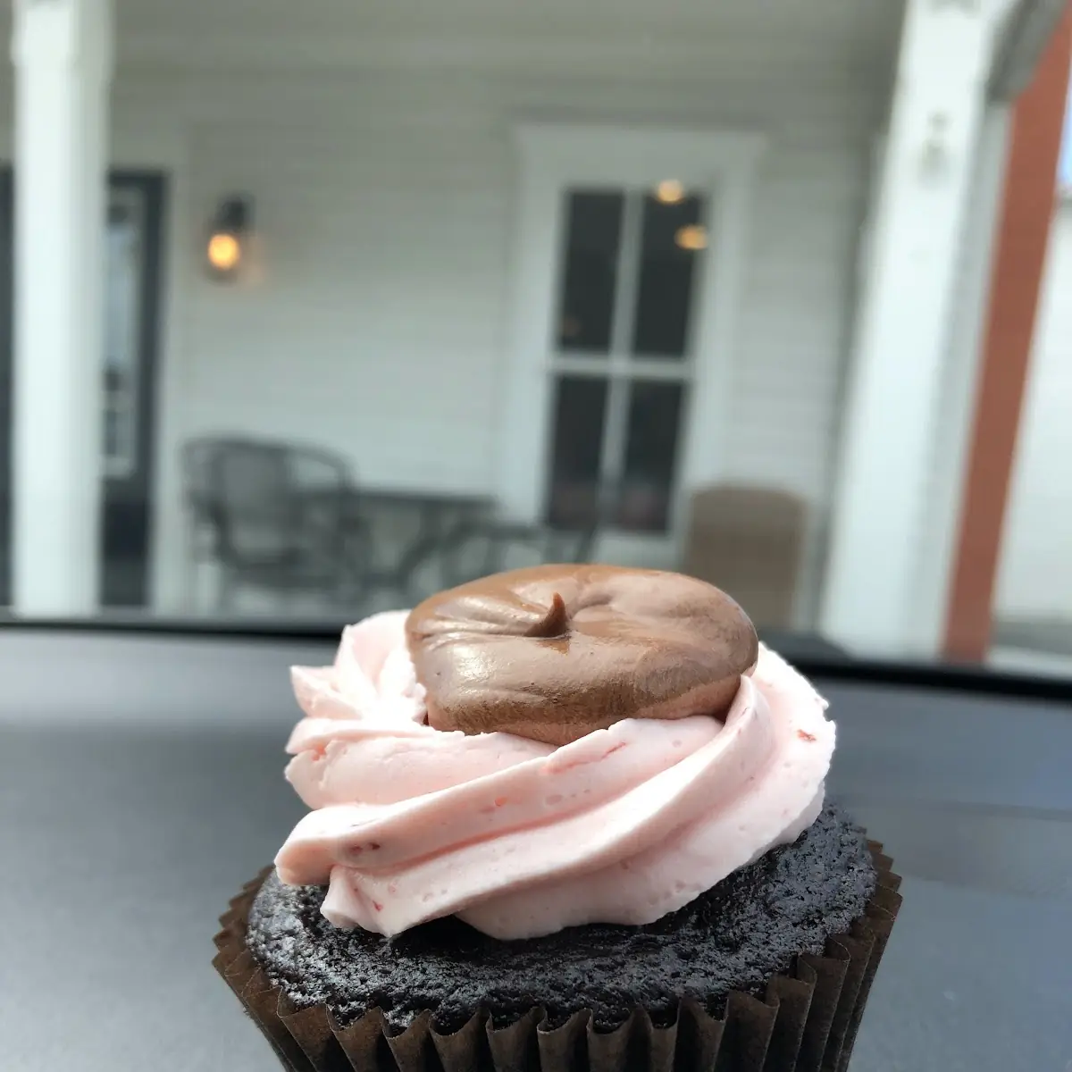 Chocolate Dipped Strawberry Cupcakes